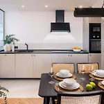 Robles Suite Apartment With Jacuzzi And Private Parking